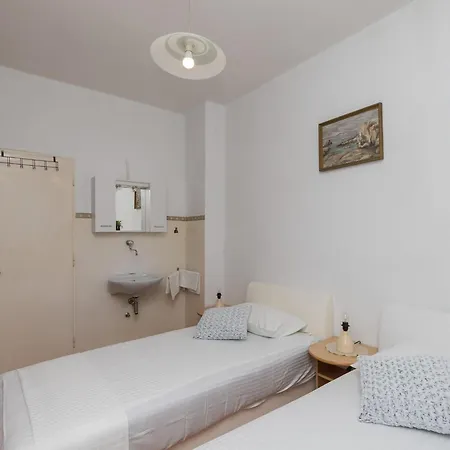 Bradas- Twin With Shared Bathroom No4 * Ragusa