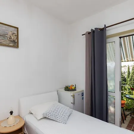 Bradas- Twin With Shared Bathroom No4