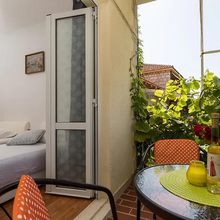 Apartmán Bradas- Twin With Shared Bathroom No4 *