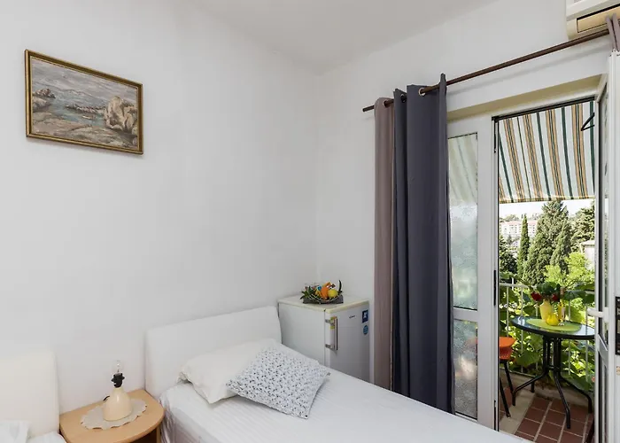 Bradas- Twin With Shared Bathroom No4