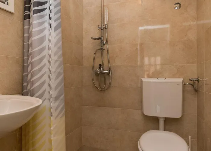 Bradas- Twin With Shared Bathroom No4 شقة دوبروفينك