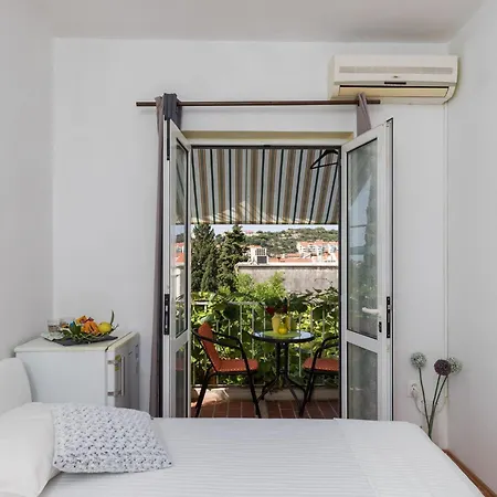 Bradas- Twin With Shared Bathroom No4 Appartement